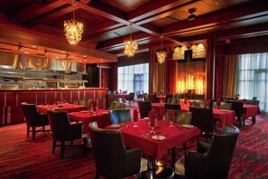 4 restaurants; breakfast, lunch and dinner served  - Wind Creek Casino & Hotel Atmore (Atmore)