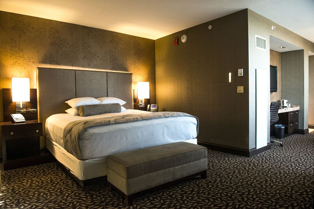 1 bedroom, hypo-allergenic bedding, in-room safe, laptop workspace