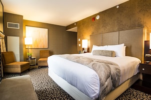 Hypo-allergenic bedding available, in-room safe, laptop workspace