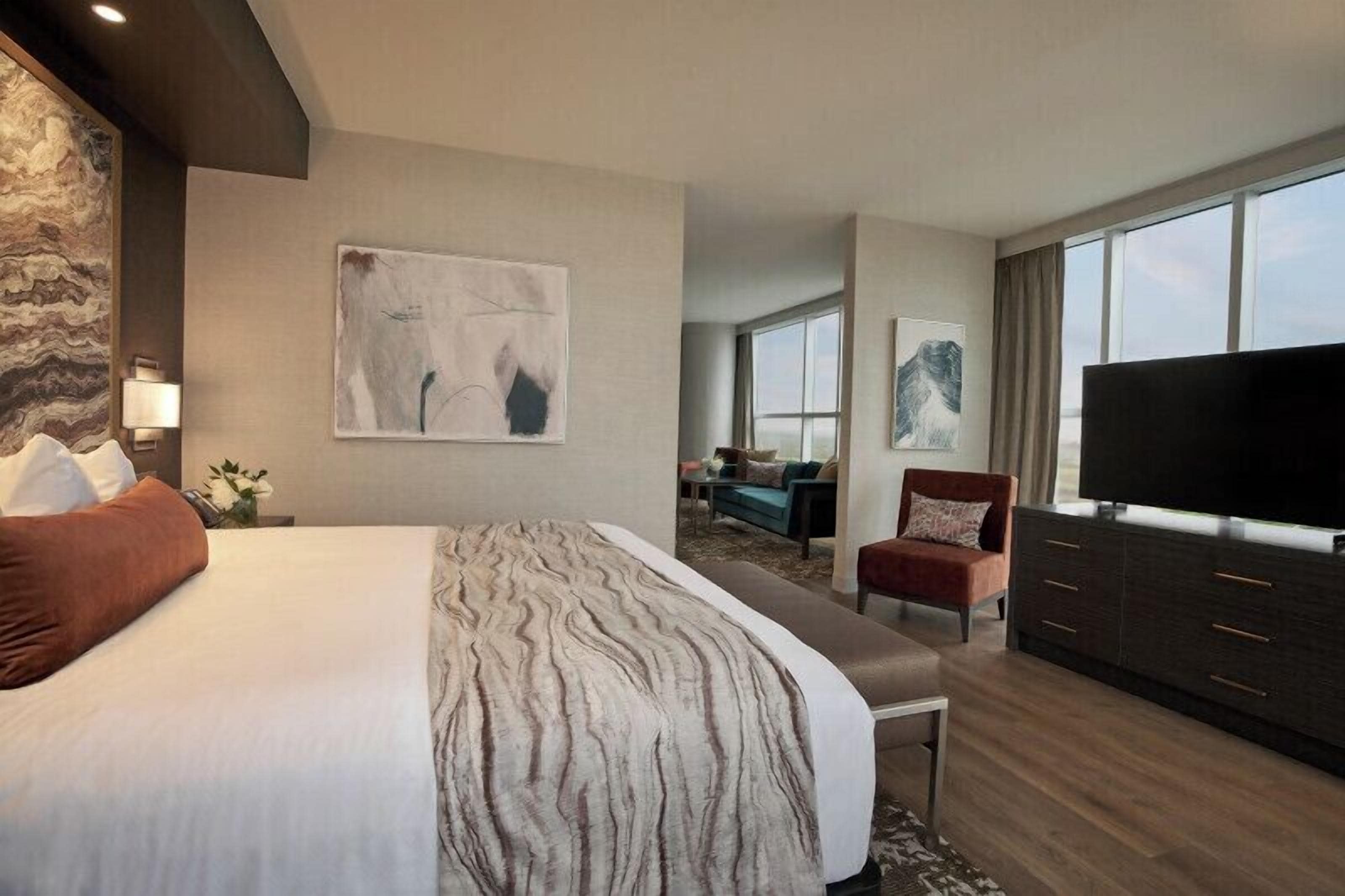 Hypo-allergenic bedding, in-room safe, laptop workspace