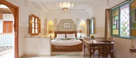 1 slaapkamer, een kluis op de kamer, individueel gedecoreerd