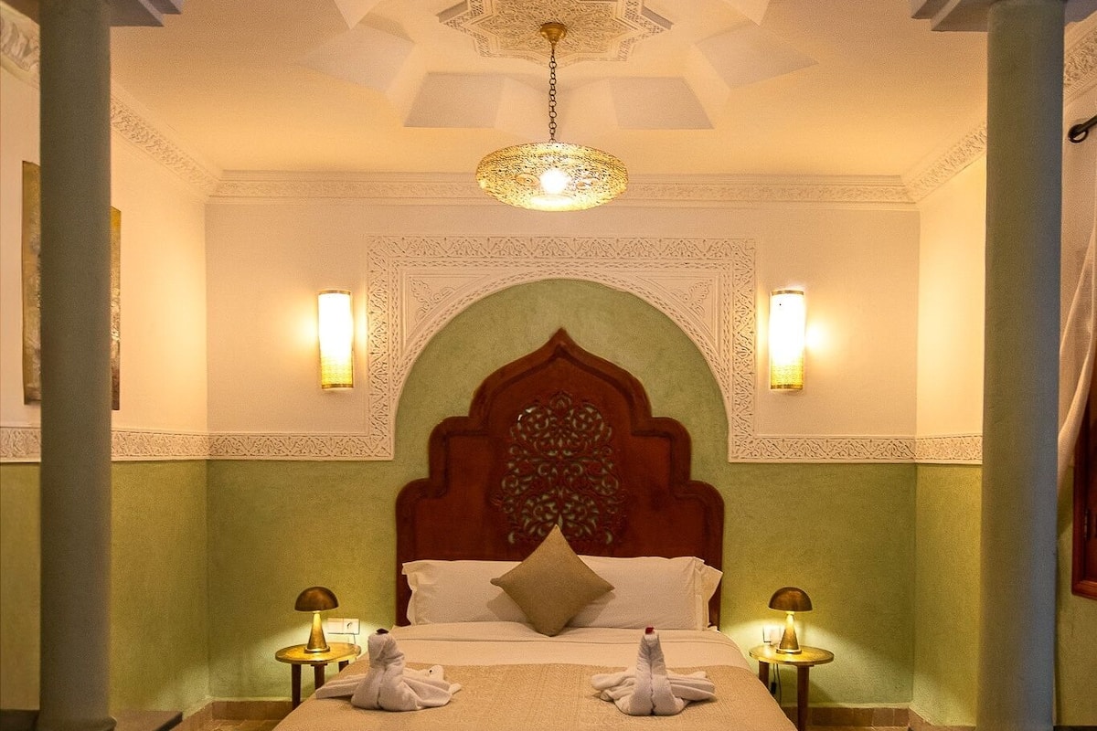 1 Schlafzimmer, Zimmersafe, individuell dekoriert