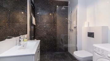 Apartment | Bathroom | Shower, free toiletries, hair dryer, towels