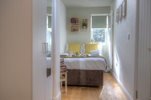 Living area - R2 Medium Studio (London)