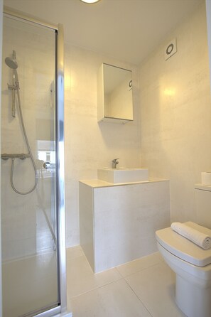 Shower, towels
