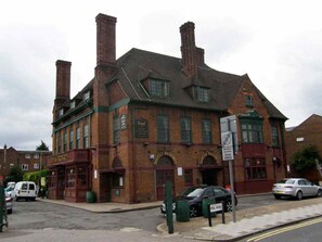 Exterior - R2 Medium Studio (London)