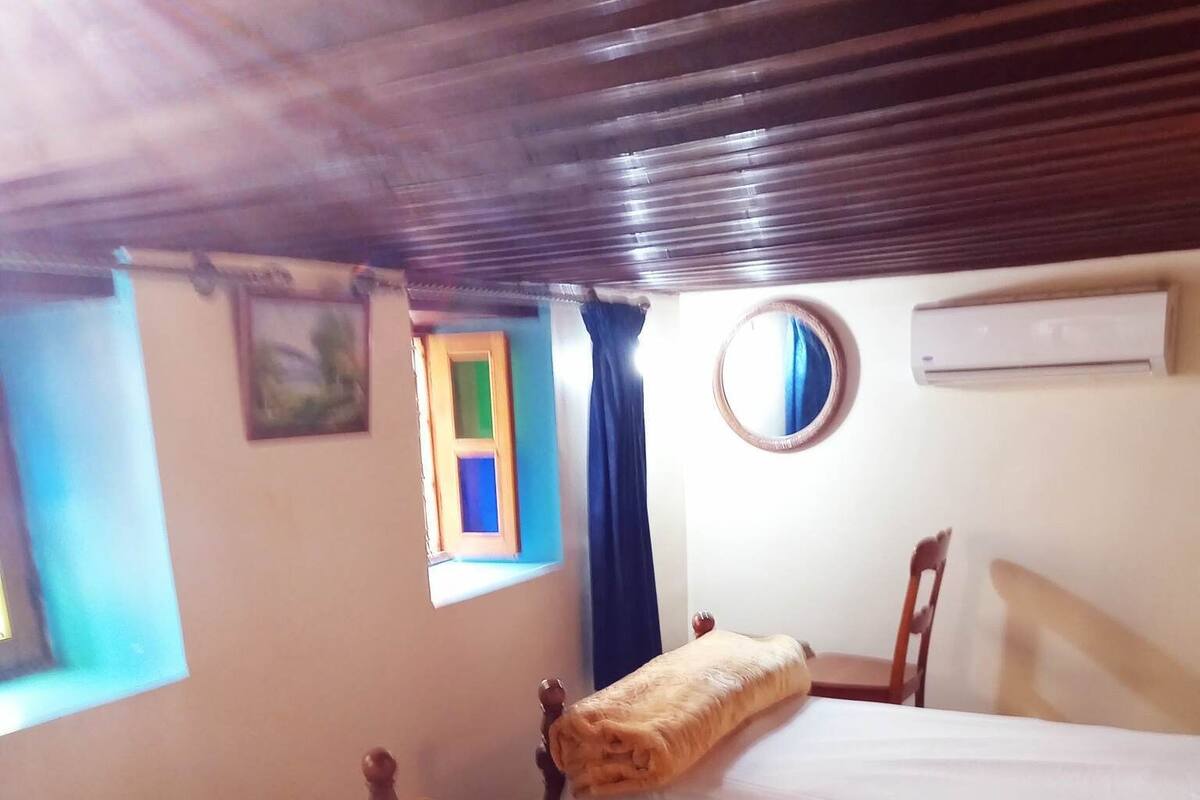 Habitación con 2 camas individuales | Sábanas de algodón egipcio y ropa de cama de alta calidad