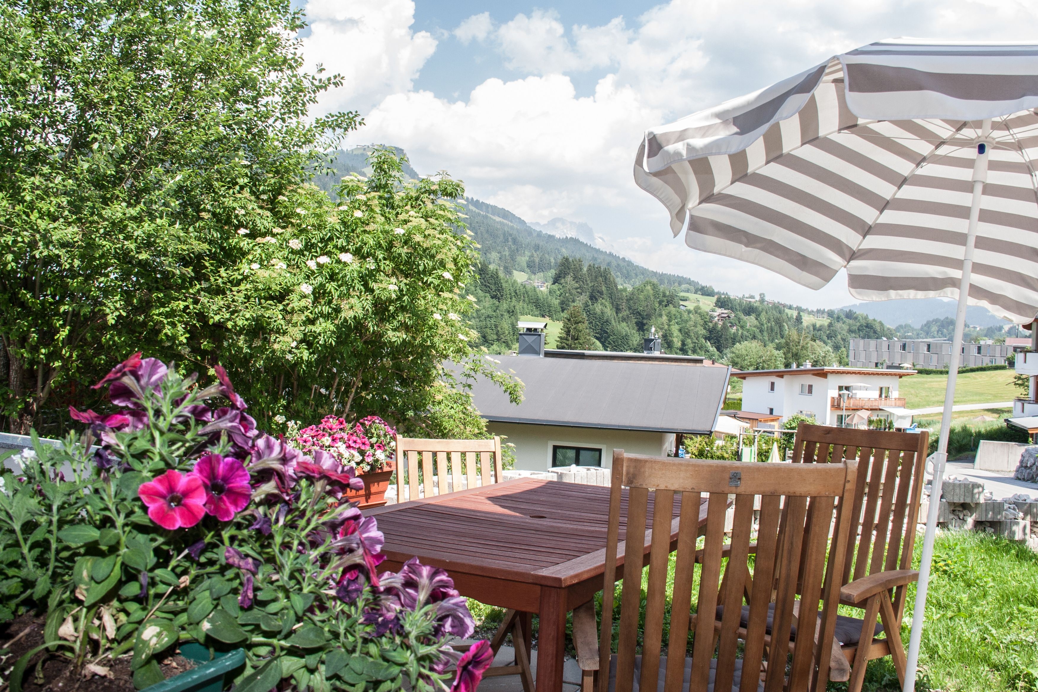 Comfort-Apartment, Bergblick | Blick auf den Garten