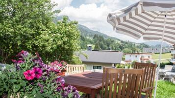 Comfort-Apartment, Bergblick | Blick auf den Garten