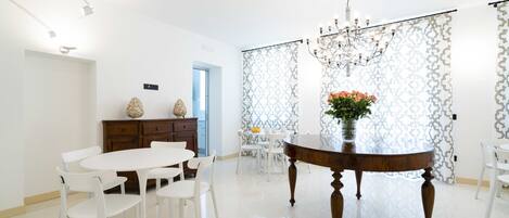 Frukost enligt egen beställning varje dag (EUR 15 per person)