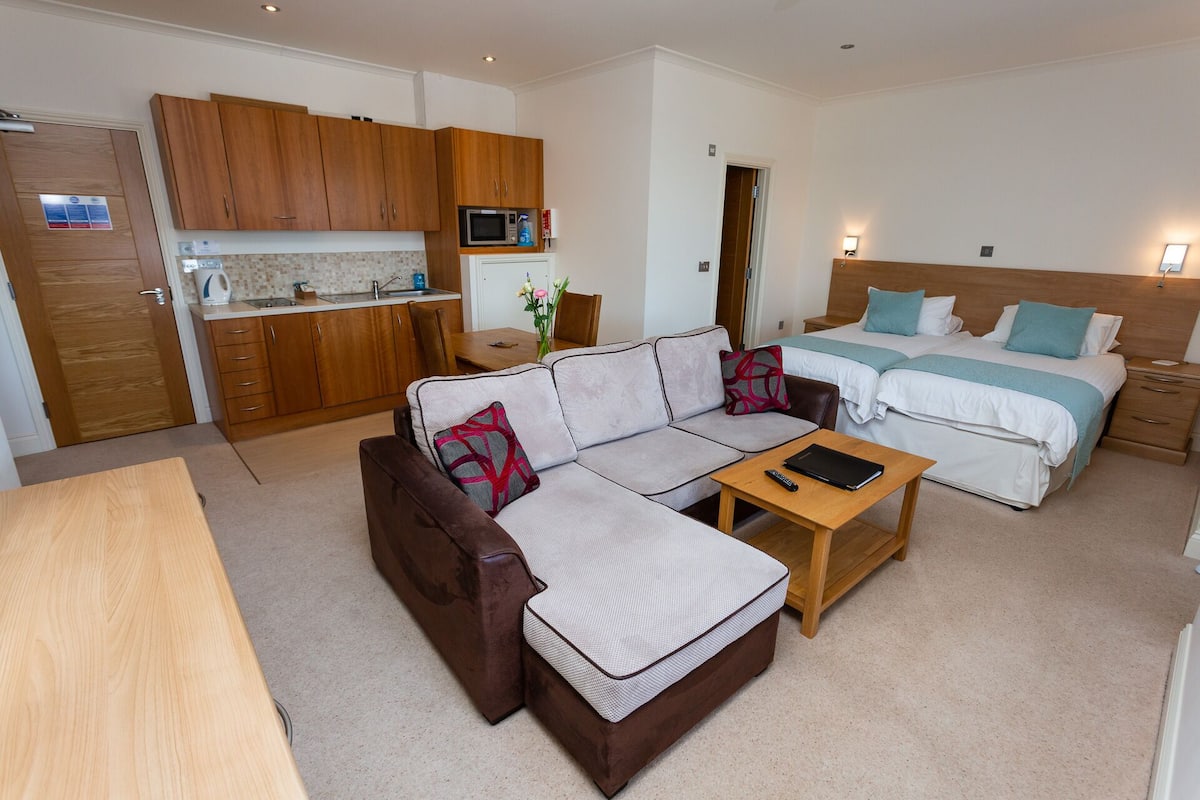 Suite, Sea View | Living area | Flat-screen TV