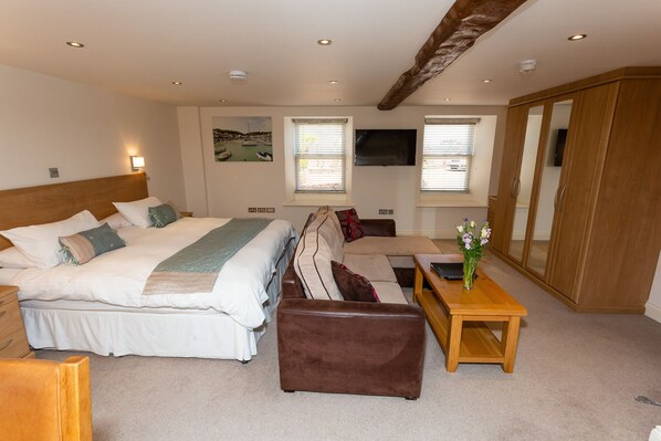 Room - Porthole Suites (St. Brelade)