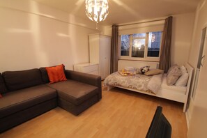 Individually decorated, individually furnished, free WiFi, bed sheets - Aldgate Rooms (London)