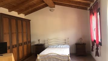 1 bedroom, bed sheets