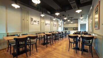 Daily buffet breakfast (CZK 150 per person)