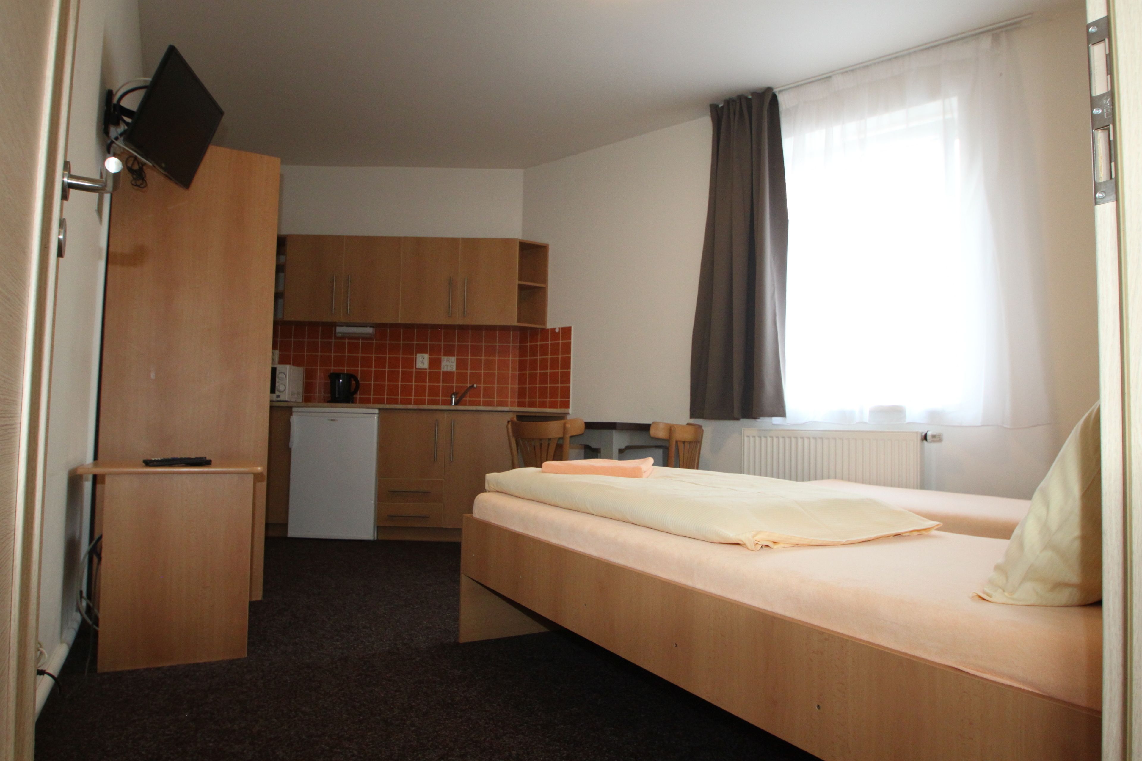 basic twin room | 2 bedrooms, desk, soundproofing, free wifi