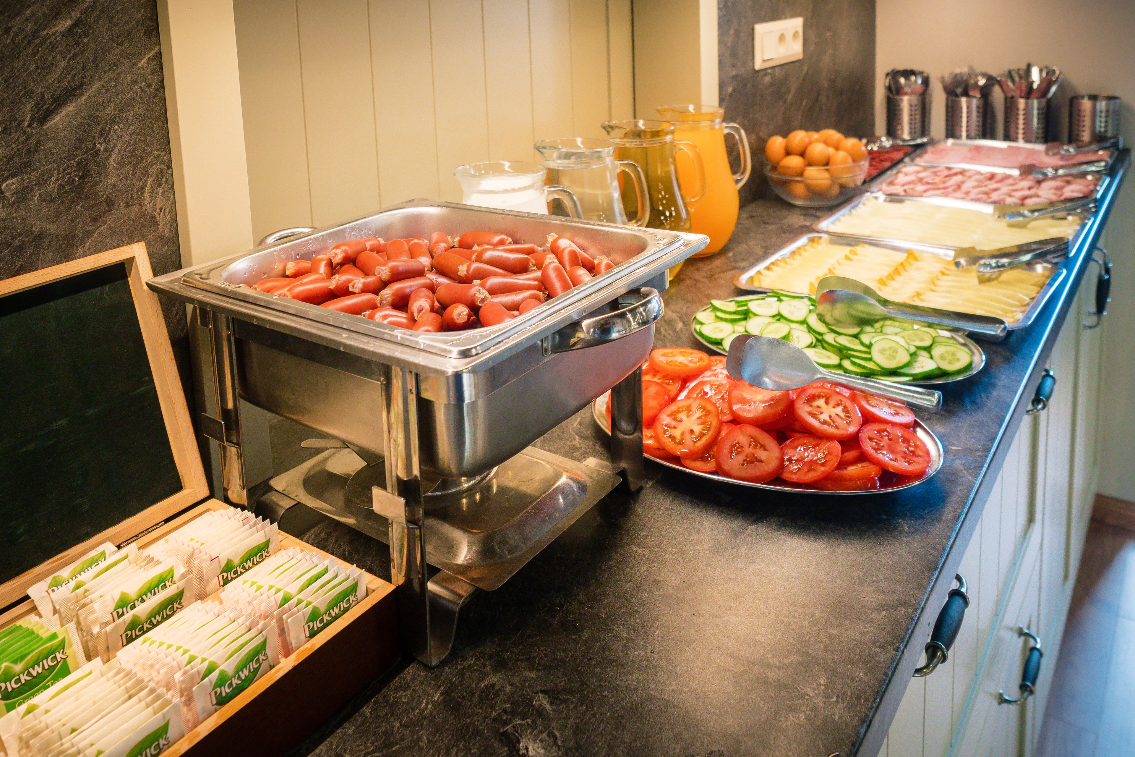 daily buffet breakfast (czk 150 per person)