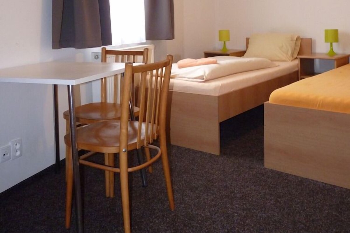 2 habitaciones, escritorio, sistema de insonorización y wifi gratis 