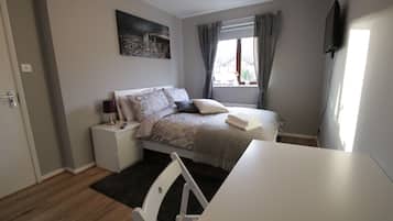 Deluxe Double Room | Desk, iron/ironing board, free WiFi, bed sheets
