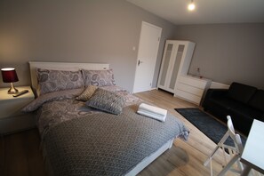 Family Double Room | Desk, iron/ironing board, free WiFi, bed sheets