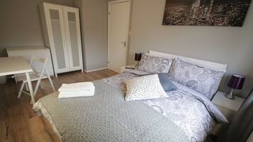 Deluxe Double Room | Desk, iron/ironing board, free WiFi, bed sheets