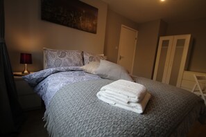 Deluxe Double Room | Desk, iron/ironing board, free WiFi, bed sheets