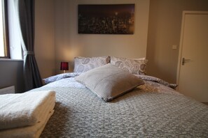 Deluxe Double Room | Desk, iron/ironing board, free WiFi, bed sheets - City Rooms (London)