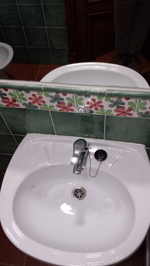 Shower, towels - Venta Julian (El Bosque)