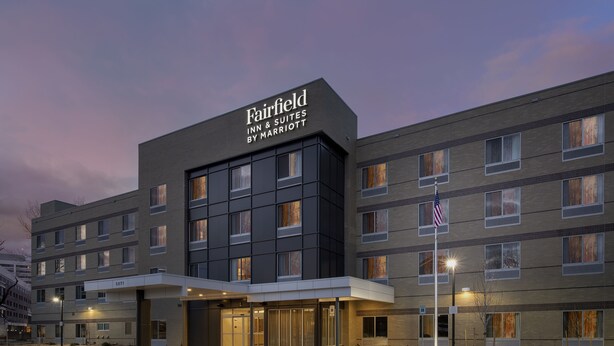 A Fairfield Inn & Suites by Marriott hotel with a modern design, multiple floors, and a covered entrance. - Fairfield Inn & Suites by Marriott Denver Tech Center North (Denver)