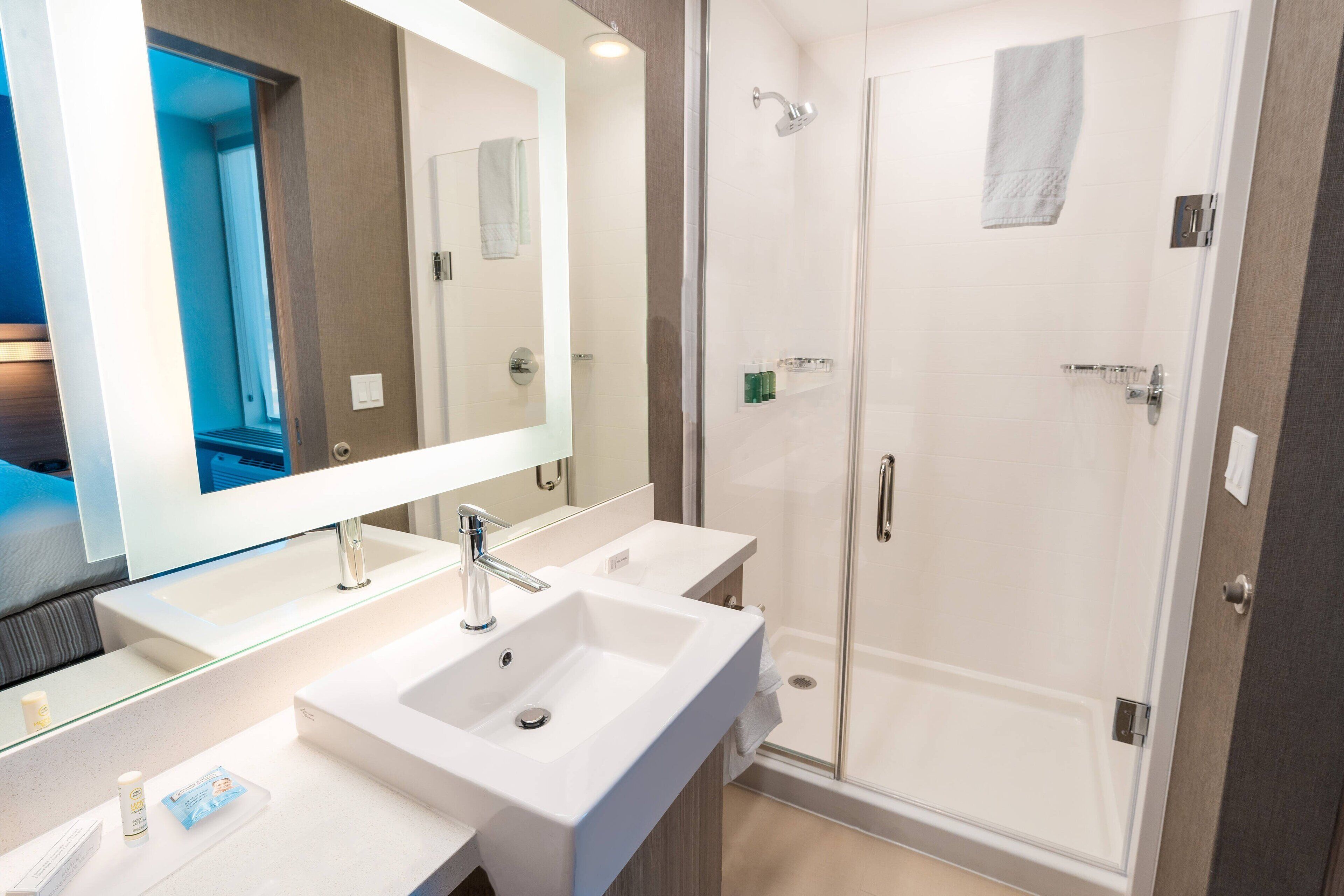 combined shower/bathtub, free toiletries, hair dryer, towels