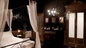 Deluxe Room | 1 bedroom, free minibar items, in-room safe, individually decorated