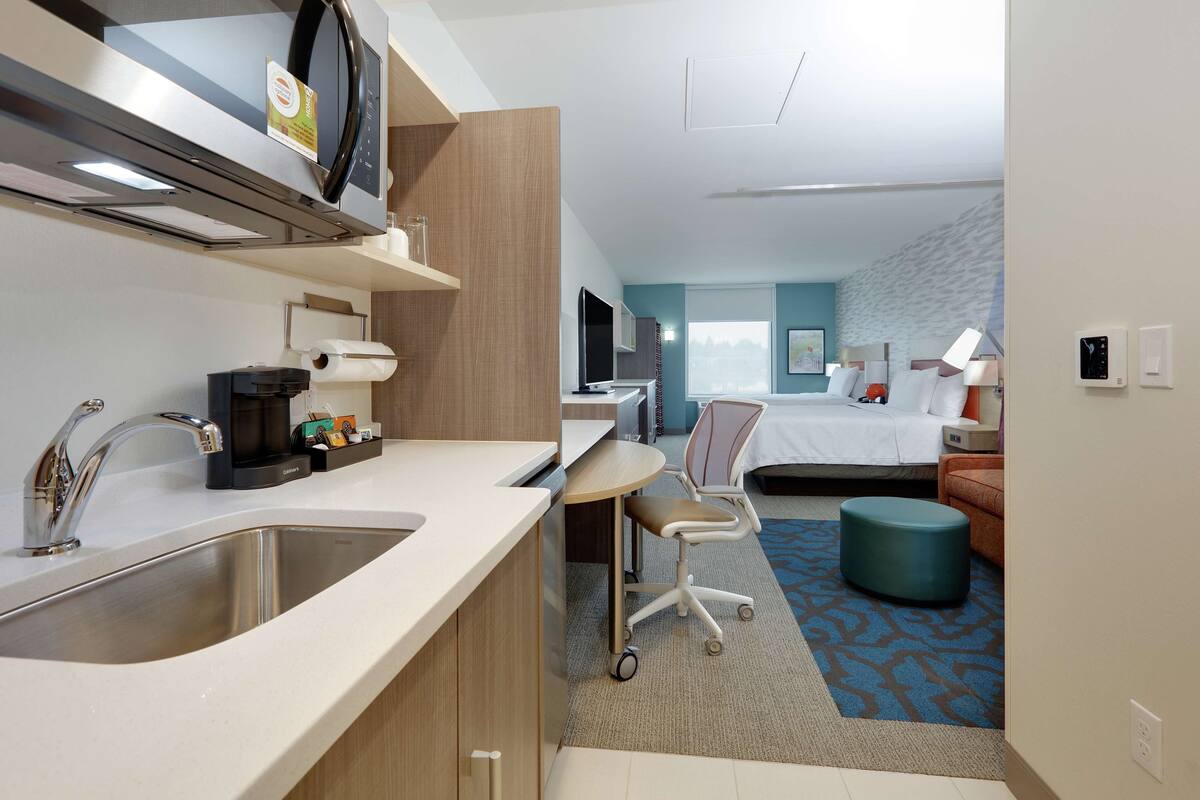 desk, laptop workspace, rollaway beds, free wifi