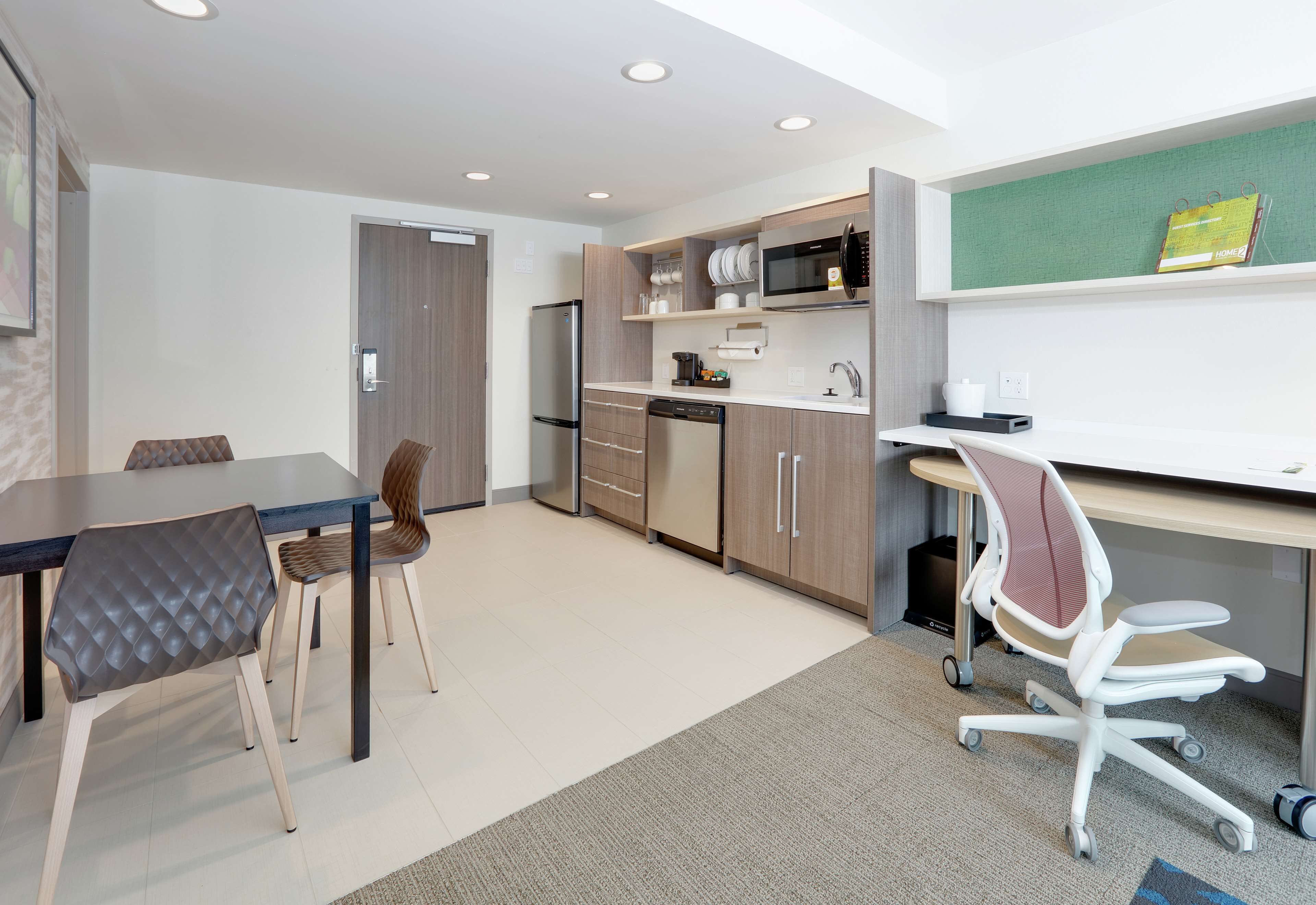 suite, 1 bedroom, non smoking | desk, laptop workspace, rollaway beds, free wifi