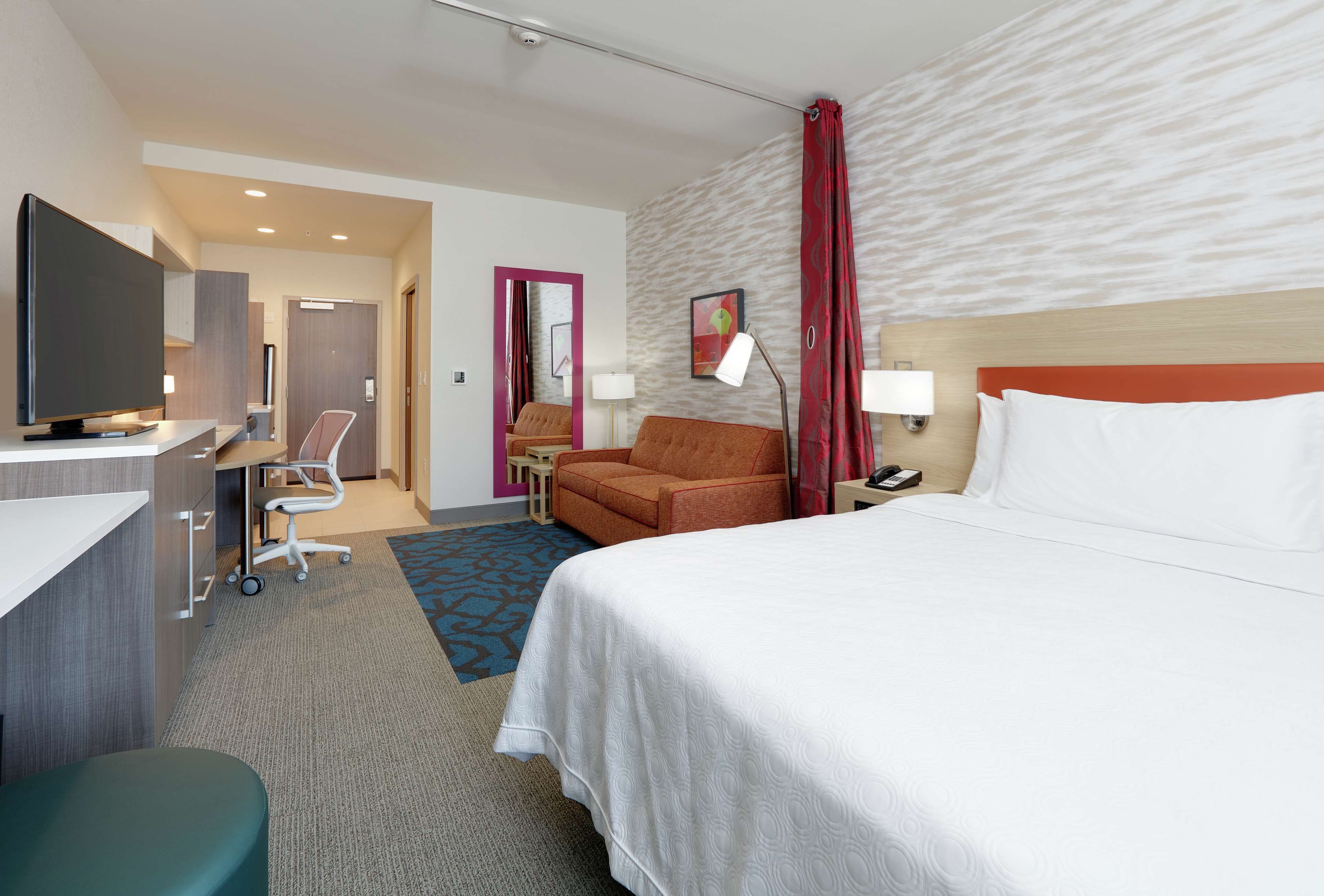 studio, 1 queen bed, non smoking | desk, laptop workspace, rollaway beds, free wifi