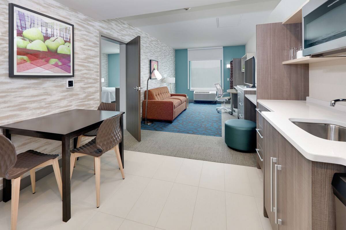 suite, 1 bedroom, non smoking | desk, laptop workspace, rollaway beds, free wifi