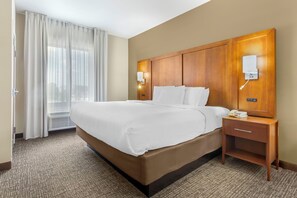 Bureau, espace de travail pour ordinateur portable, rideaux occultants