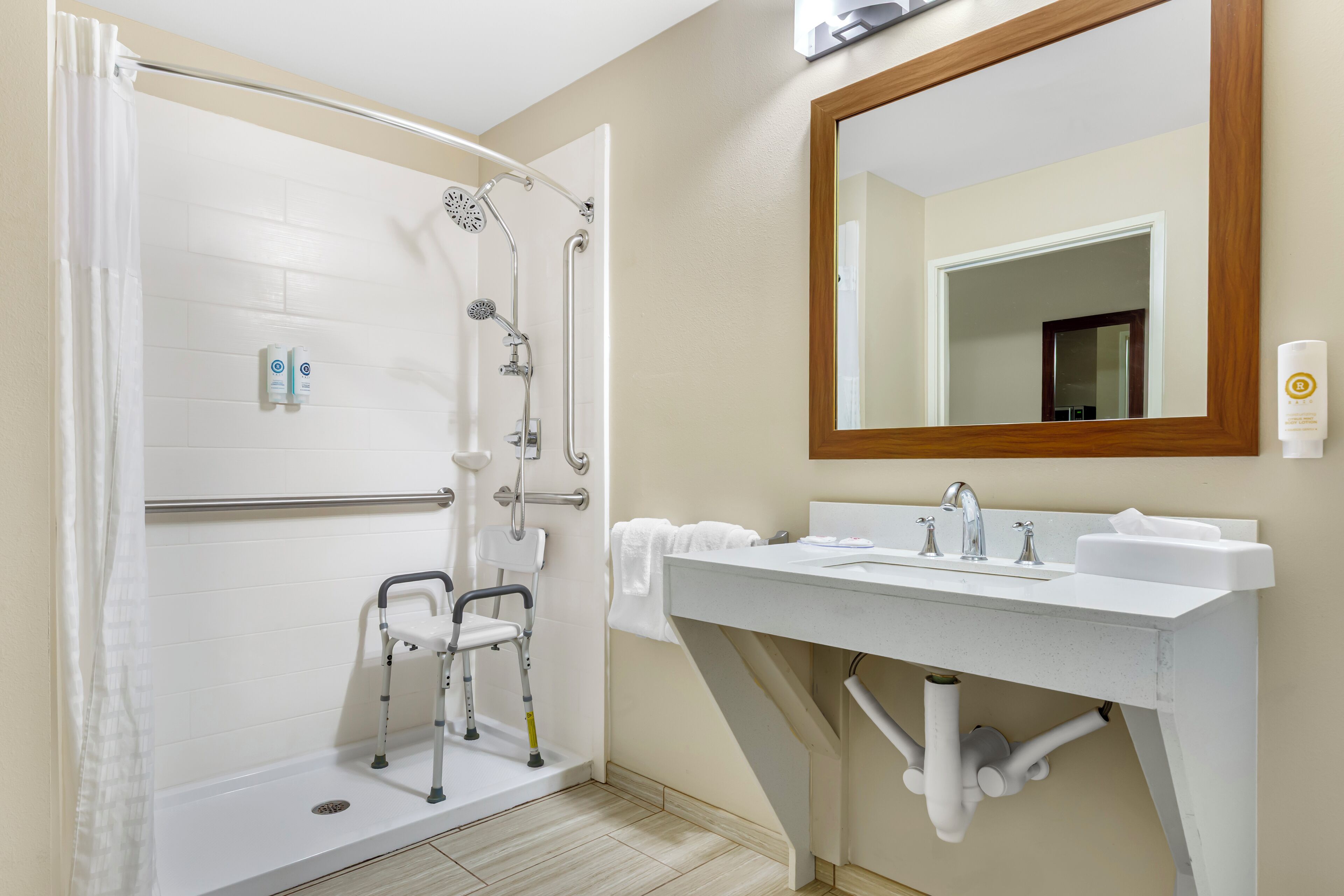 suite, 1 king bed, accessible, non smoking | bathroom | rainfall showerhead, free toiletries, hair dryer, towels