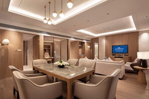 Suite Exécutive, 1 très grand lit, non-fumeur (Grand Suite) | Coin séjour