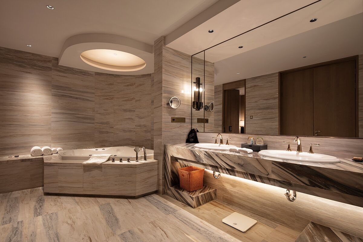Suite ejecutiva, 1 cama King size, para no fumadores (Presidential Suite) | Baño | Regadera, amenidades de baño gratuitas, secadora de cabello, batas 