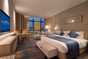 Premium bedding, down duvets, memory-foam beds, minibar - Howard Johnson by Wyndham Jimei Lake Plaza Xiamen (Xiamen)