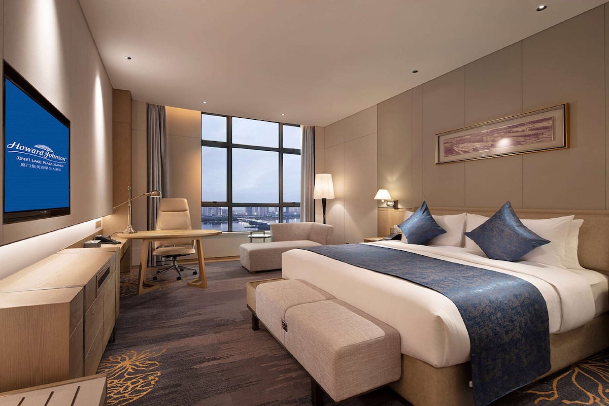 Quarto luxo, 1 cama King, para não fumantes, vista para o lago | Roupas de cama premium, edredons de pluma
