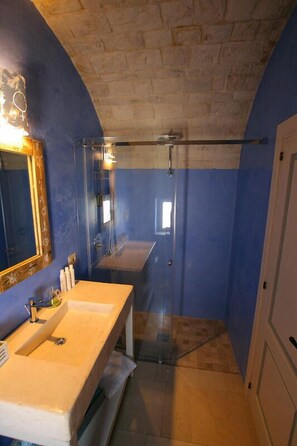 Double Room, Terrace (Venere) | Bathroom sink - Vita Dorata - Rural chic (Alberobello)