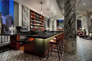 Bar (on property) - The Candler Hotel Atlanta, Curio Collection by Hilton (Atlanta)