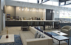 Free daily full breakfast  - Best Western Plus Executive Residency Oklahoma City I-35 (Oklahoma City)