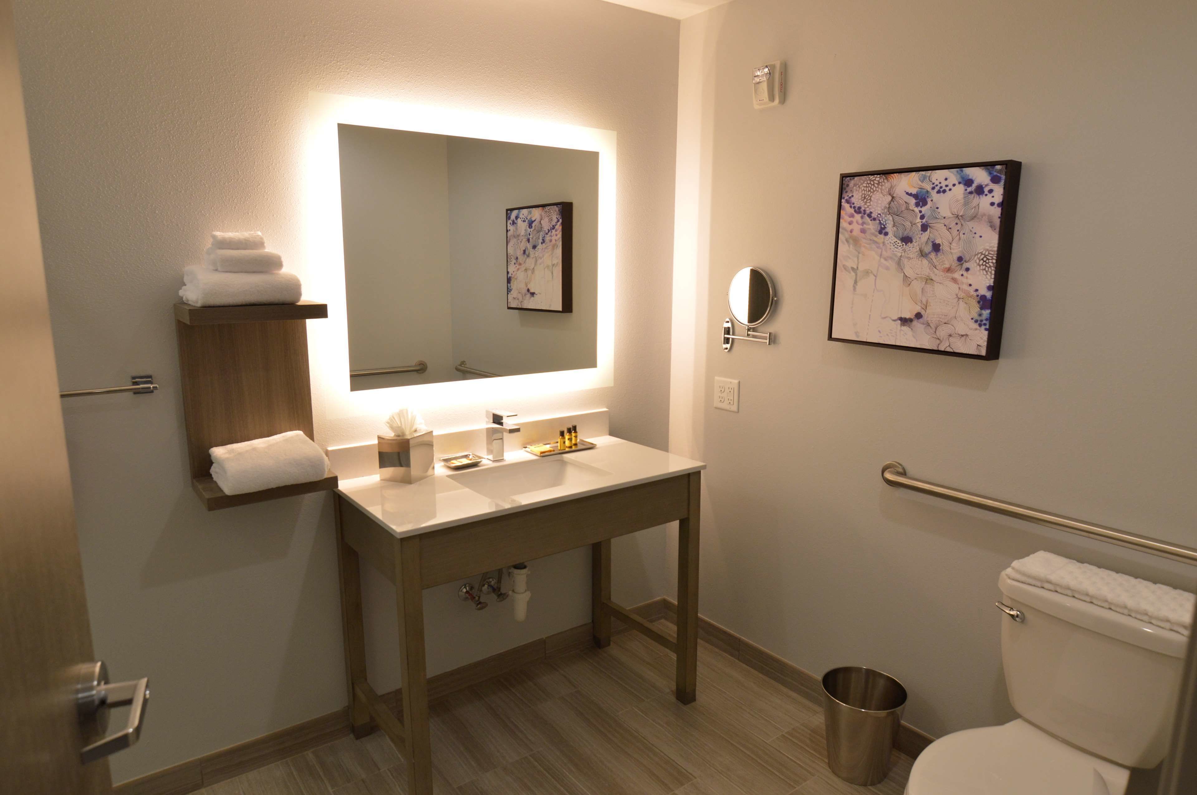 rainfall showerhead, hair dryer, towels