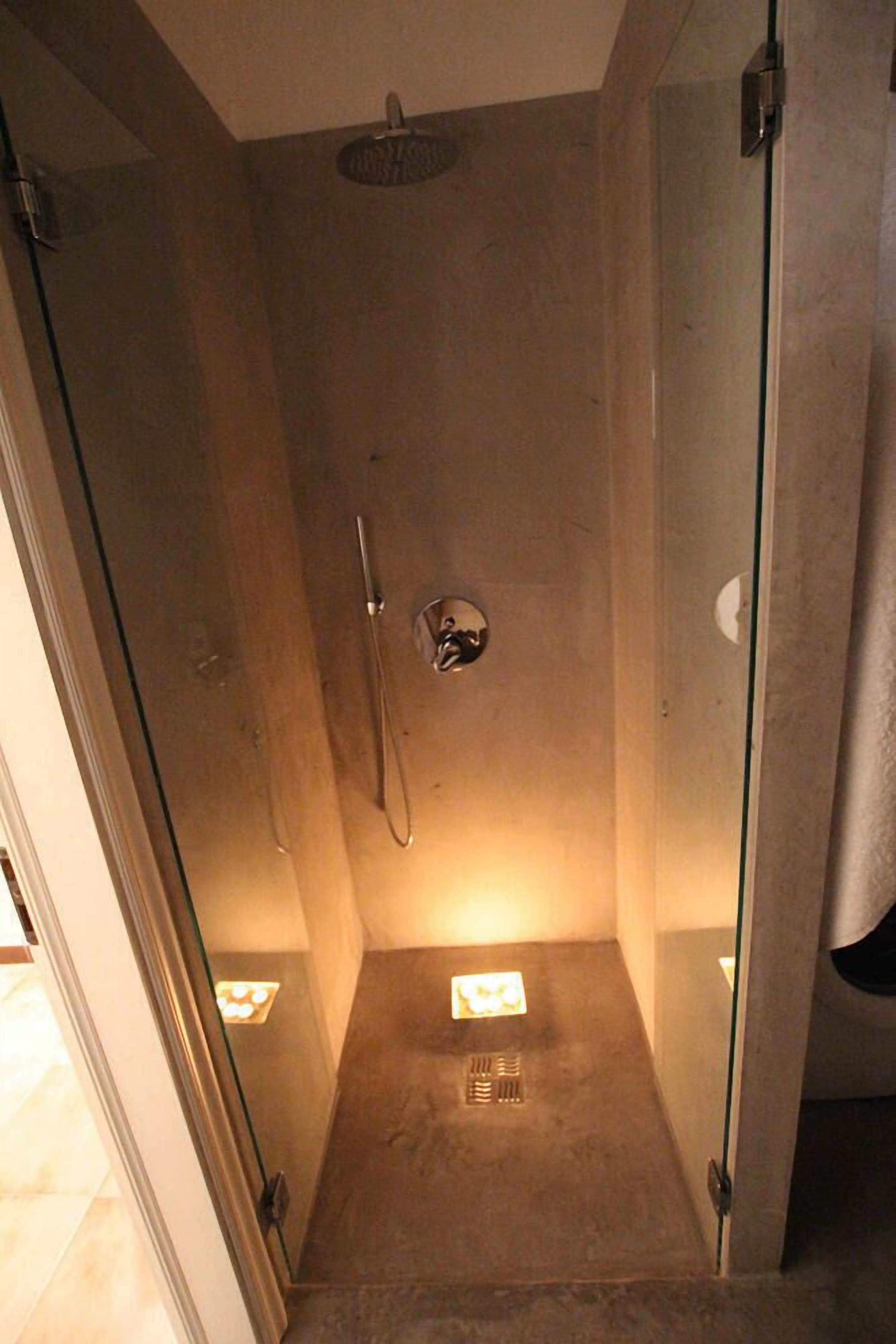 Deluxe House | Bathroom shower