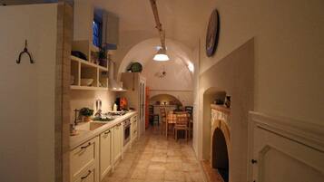 Hus Deluxe | Eget kök | Stort kylskåp, ugn, spishäll och grytor/köksredskap