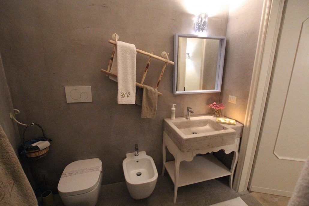 Casa luxo | Banheiro | Produtos de toalete grátis, secador de cabelo, chinelos, bidê