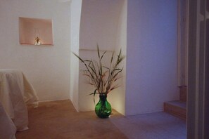 Escritorio, cortinas blackout, wifi gratis y ropa de cama 