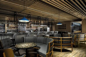 Pub - Sheraton Manila Hotel at Newport World Resorts (Pasay)